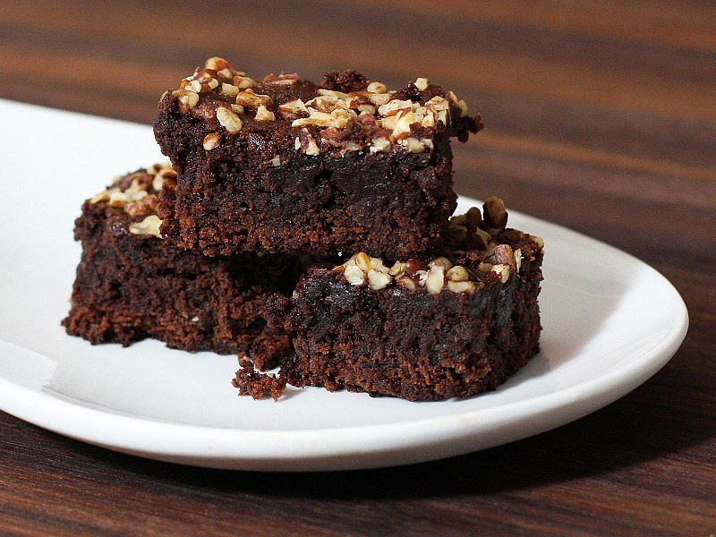 Make your own walnut chocolate brownie