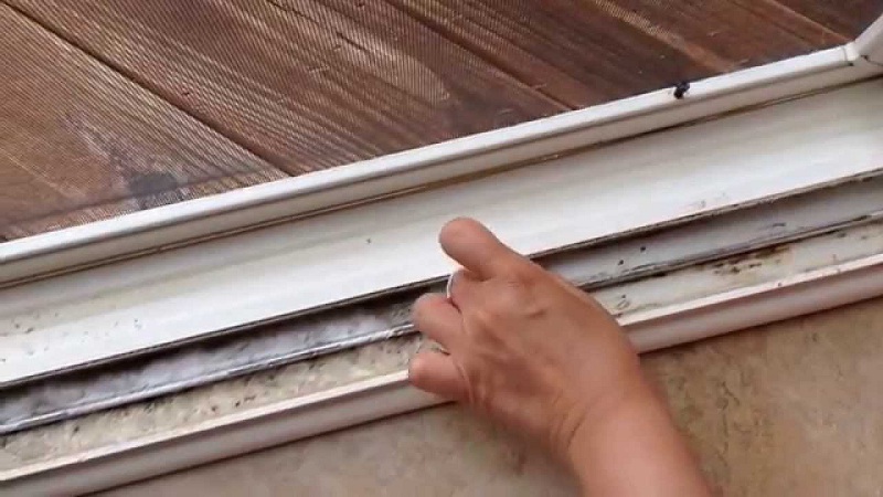 Clean window frames