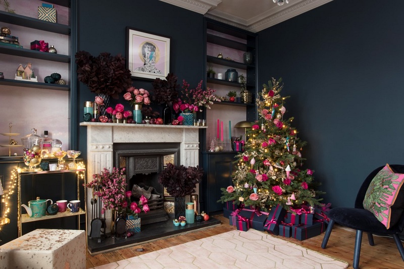 Decorate your home with Christmas and keep moving