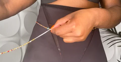 How to tie beads to the waist