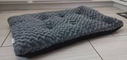 Cozy gray KSIIA plush dog bed with anti-slip bottom for medium breeds