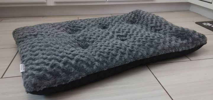 Cozy gray KSIIA plush dog bed with anti-slip bottom for medium breeds